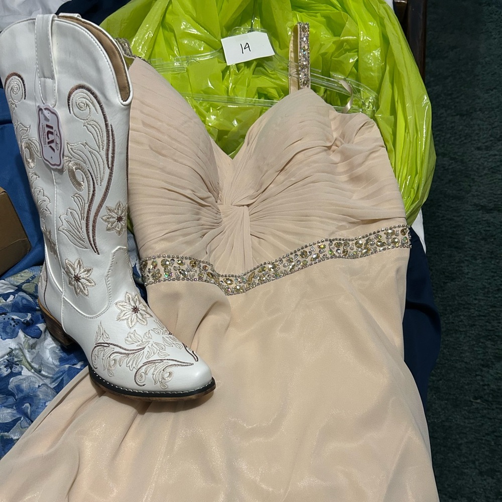 Chic Cream Dress with Sparkling Waist